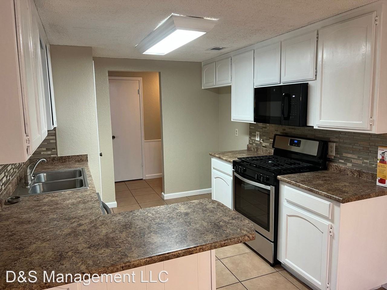 8421 Nw 91st St - Photo 2 of 22