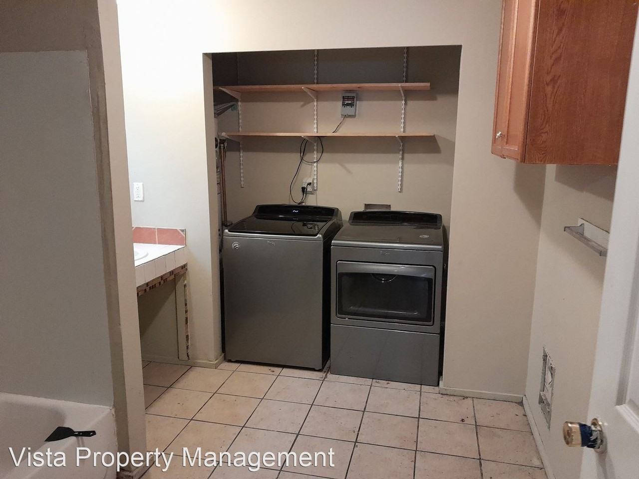 130 E Peyton Pl - Photo 3 of 10