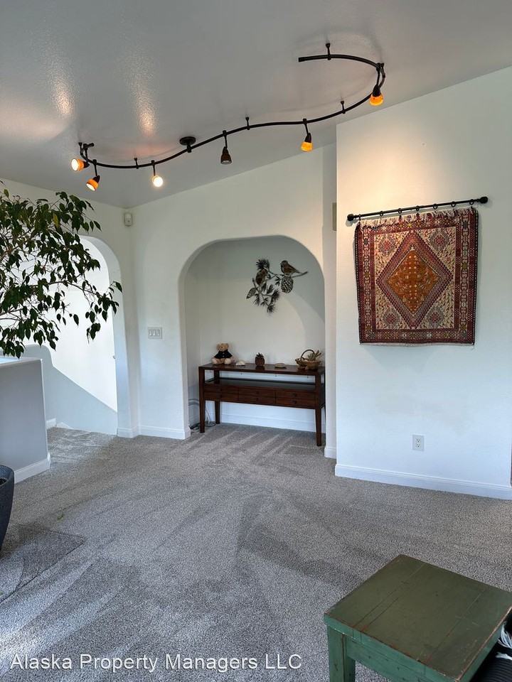 14501 Joanne Cir - Photo 3 of 32