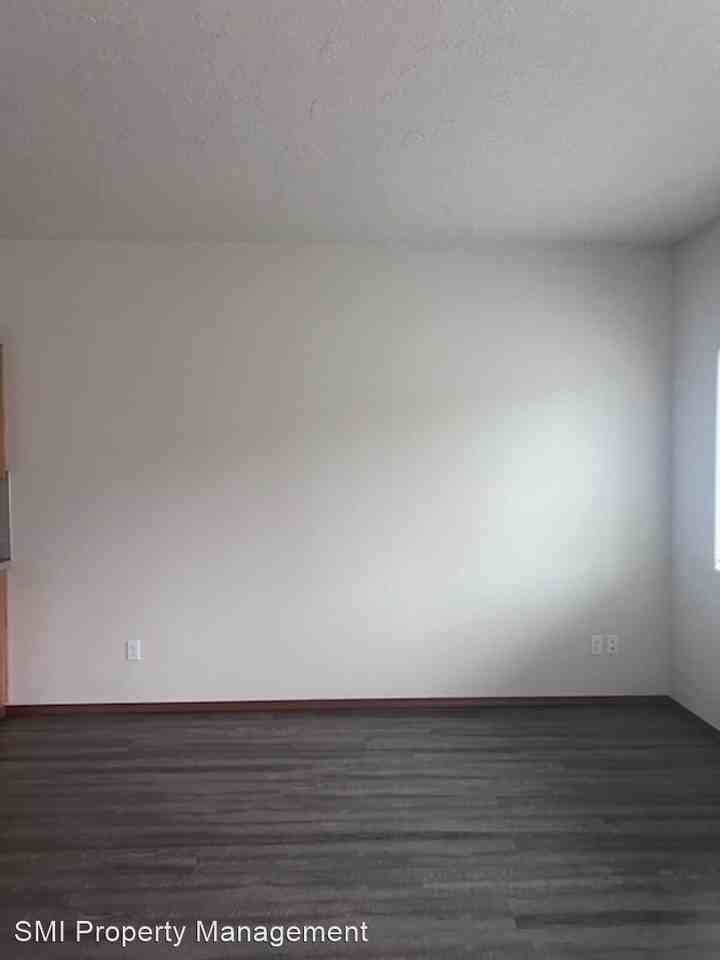 441, 533, & 535 SW Kingwood Ave - Photo 3 of 4