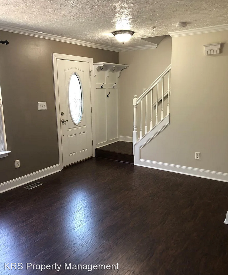 2236 Melrose Ln - Photo 3 of 30