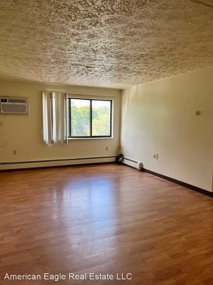 275- 335 Sterling Ave - Photo 2 of 19