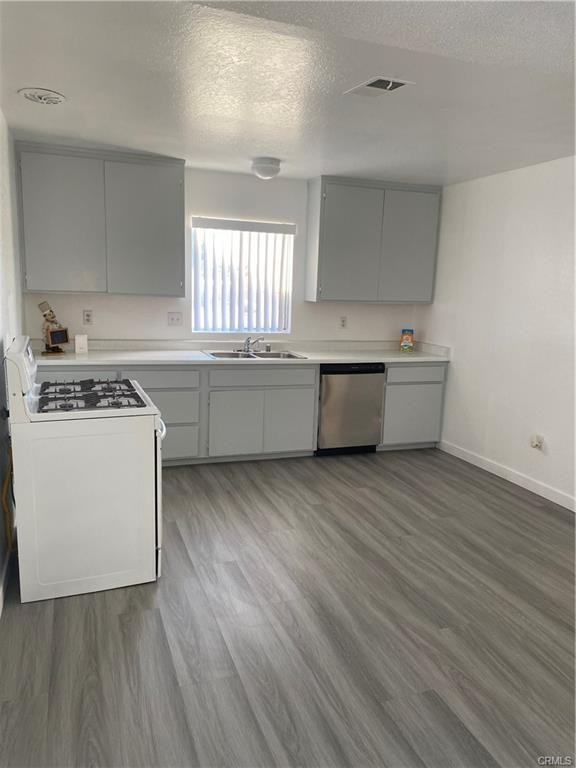 11982 Ashford St - Photo 3 of 15