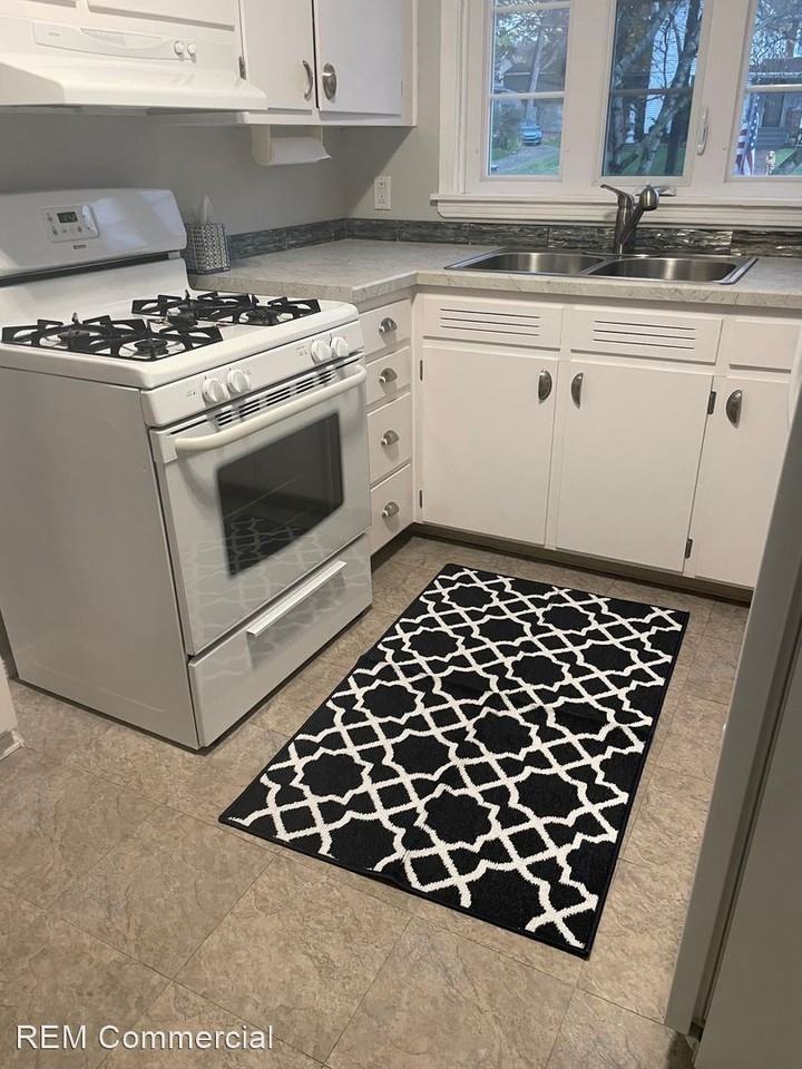 928 Vienna Ave - Photo 3 of 18