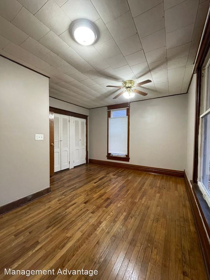 319 E Franklin St - Photo 3 of 10