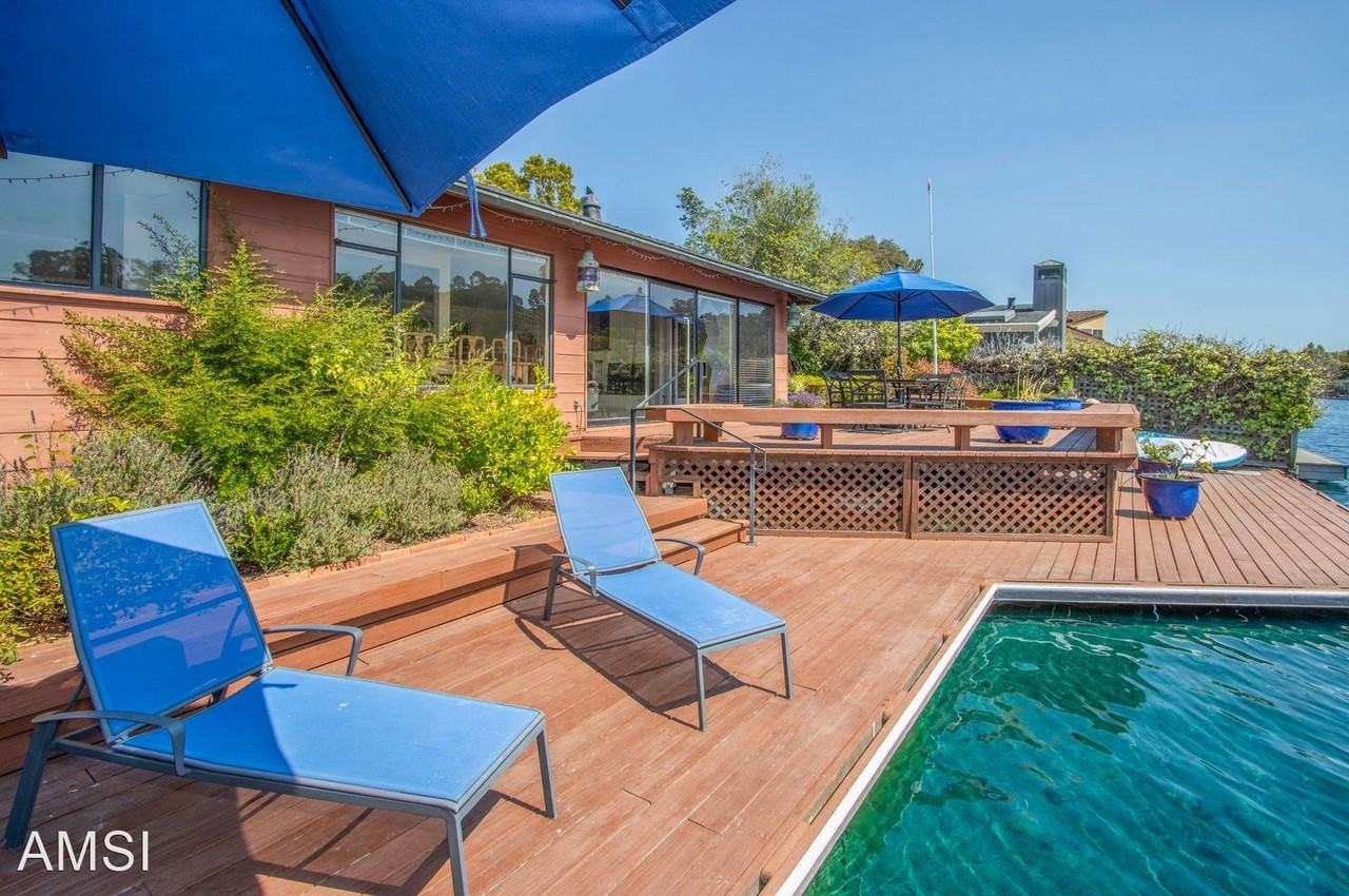 9 Edgewater Rd - Photo 2 of 26