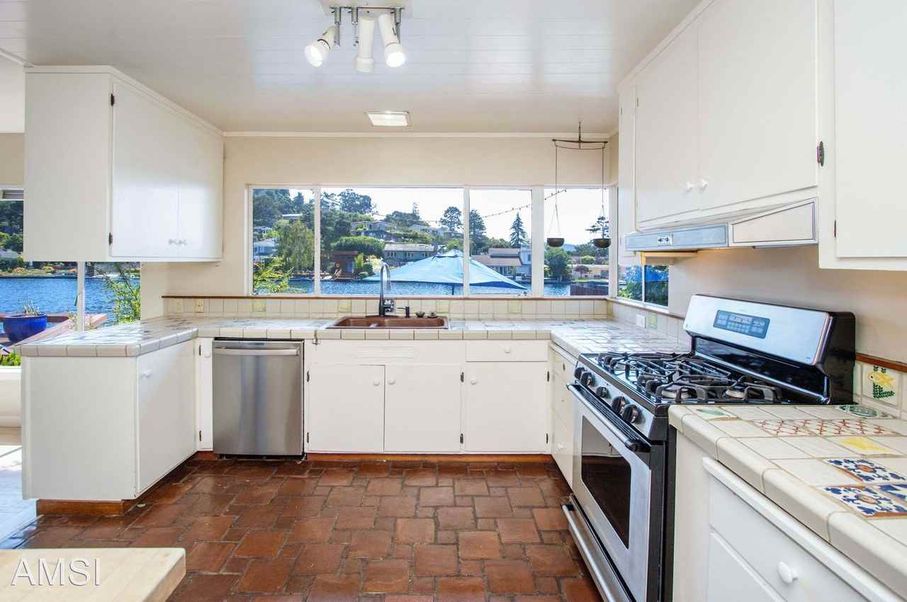 9 Edgewater Rd - Photo 3 of 26