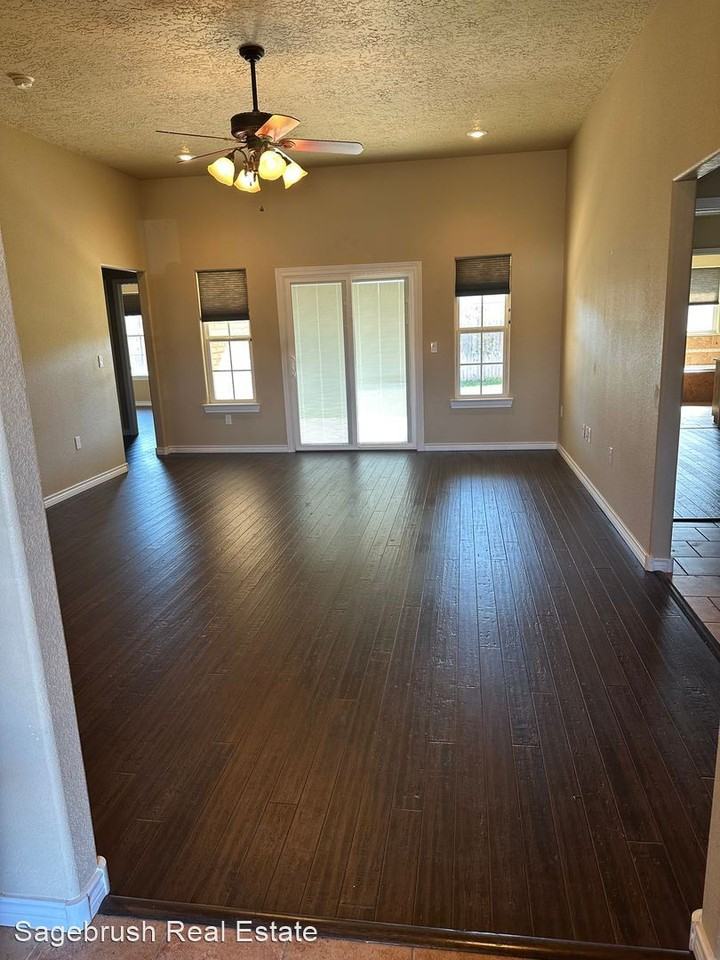 2117 Ralph Boone - Photo 3 of 32