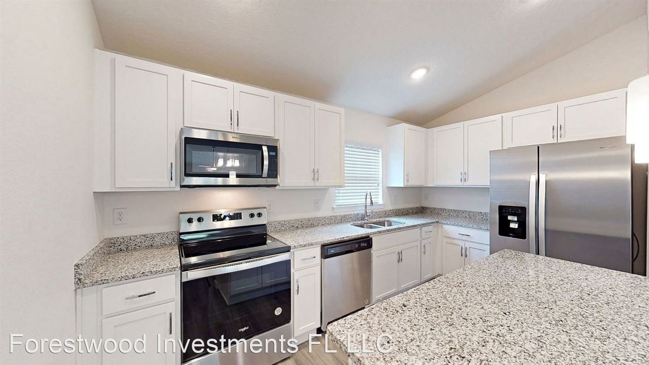837 Upland Ave Se - Photo 2 of 10