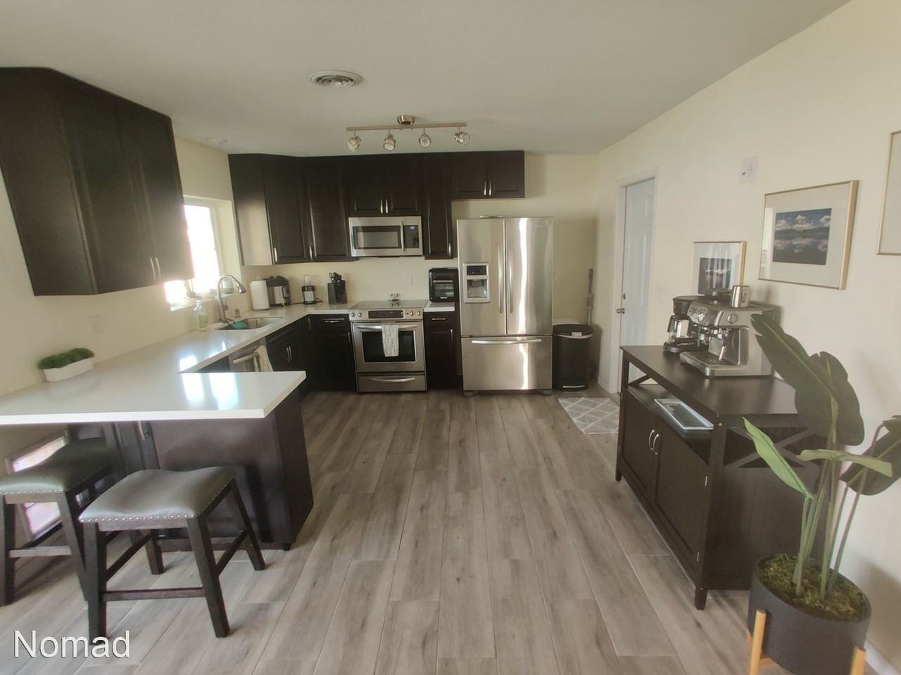 2048 W Devonshire Cir - Photo 3 of 12