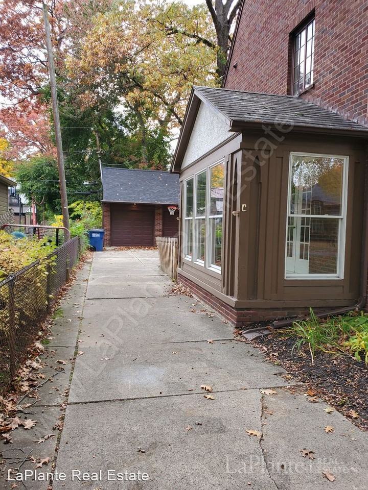 2515 Drummond Rd - Photo 2 of 28