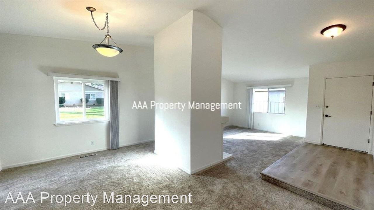 574 Mt Dell Dr - Photo 3 of 28