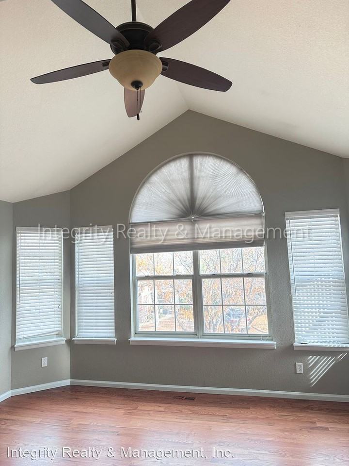 7701 S Monaco Cir E - Photo 3 of 32