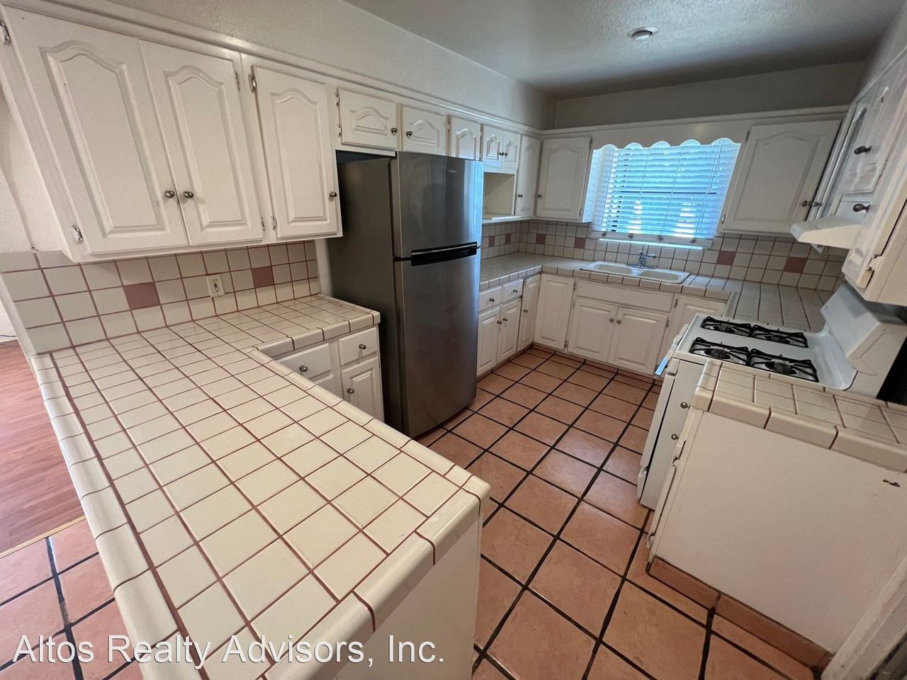 2064 Pulgas Ave - Photo 3 of 6