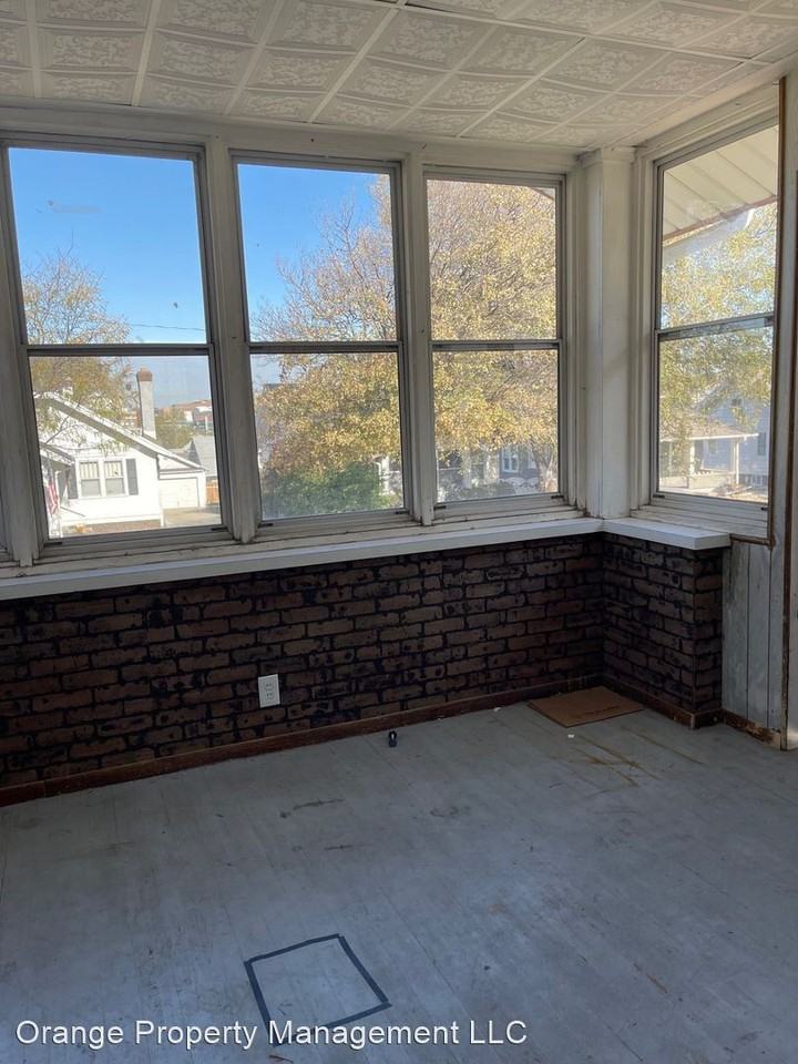 4215 Mason St - Photo 2 of 15