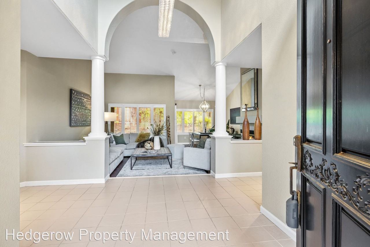 426 Troon Dr - Photo 3 of 50