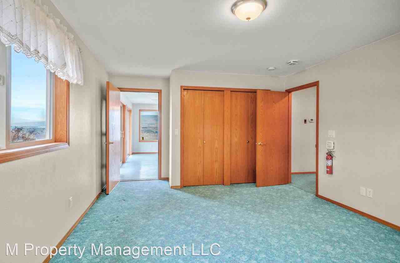 4010 Luebber Ln - Photo 3 of 12