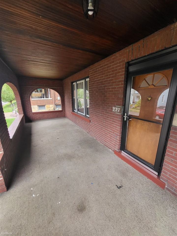 227 N Monroe St - Photo 3 of 29