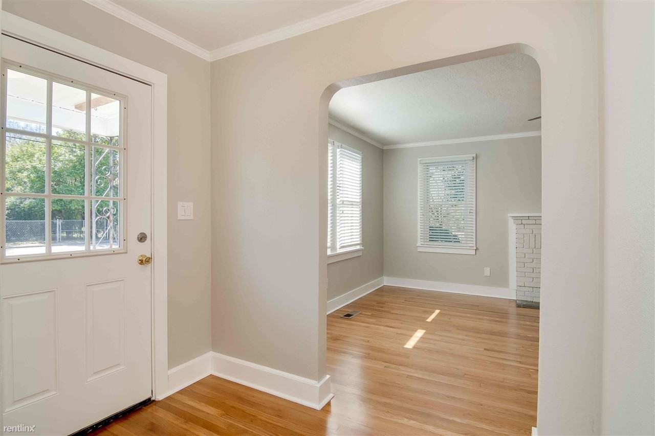 821 Mimosa Dr - Photo 3 of 17