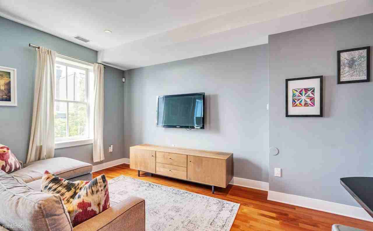 2031 Pine St - Photo 2 of 5