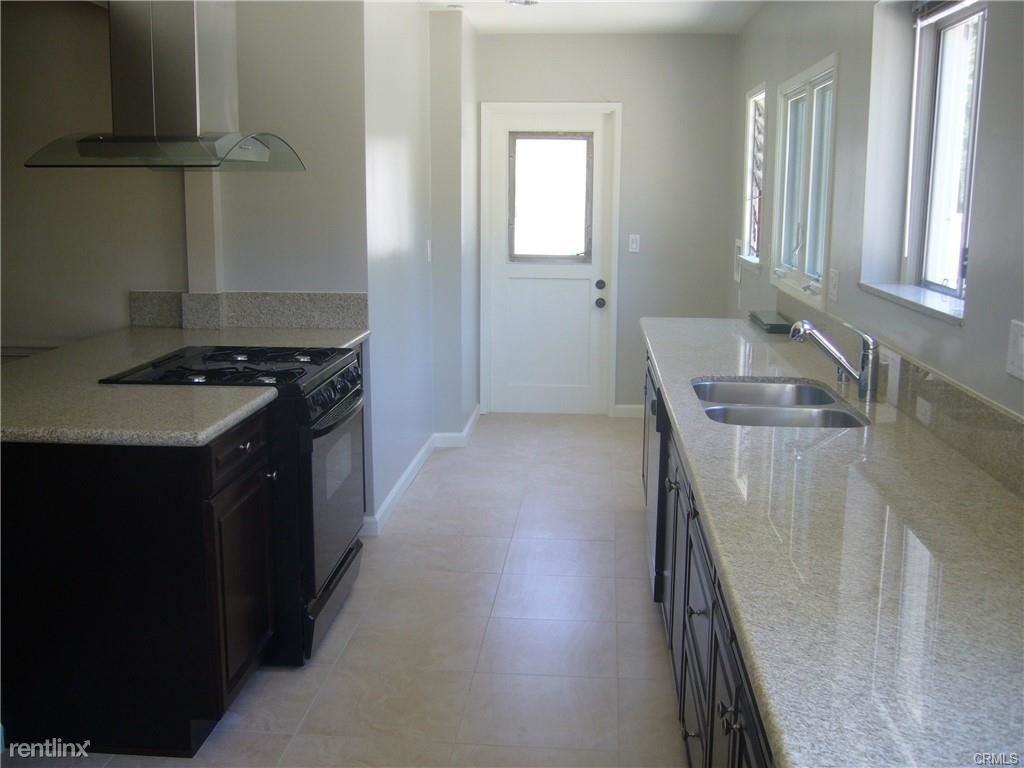 1929 Wellesley Rd - Photo 3 of 6