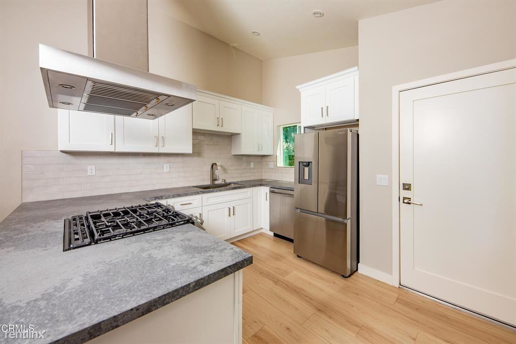 3246 Altura Ave #A - Photo 2 of 10
