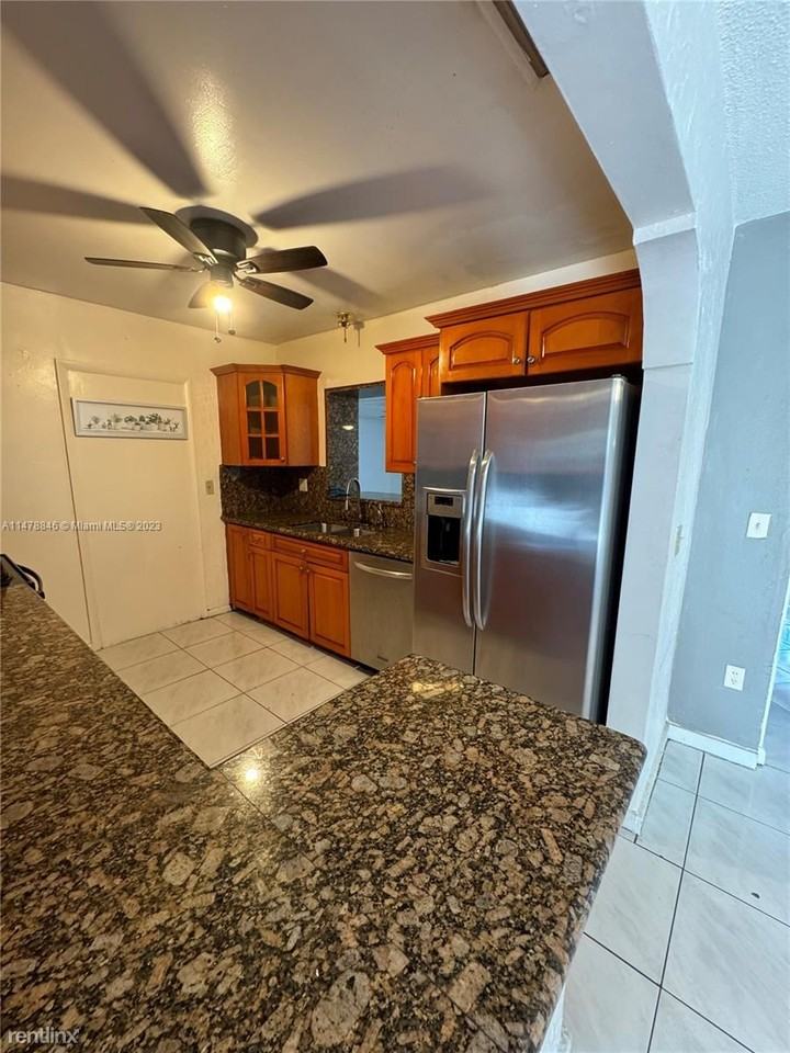 91 Ne 210th St #1 - Photo 3 of 24