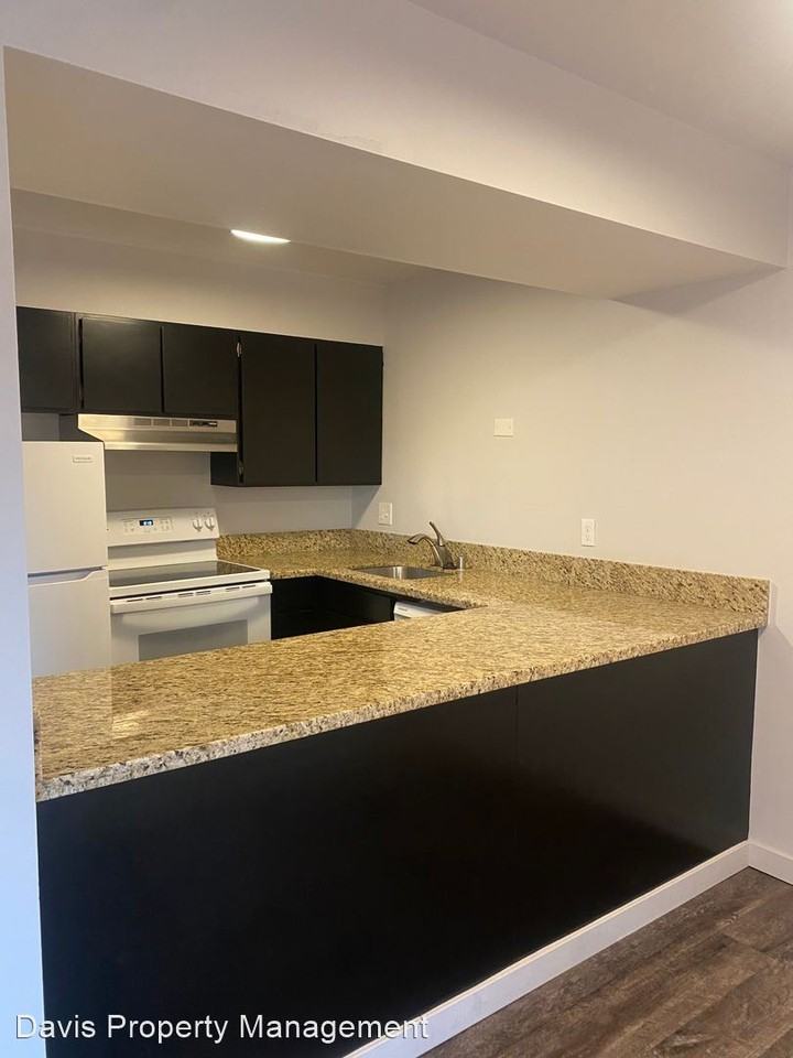 4517 Glenn Way SW - Photo 2 of 11