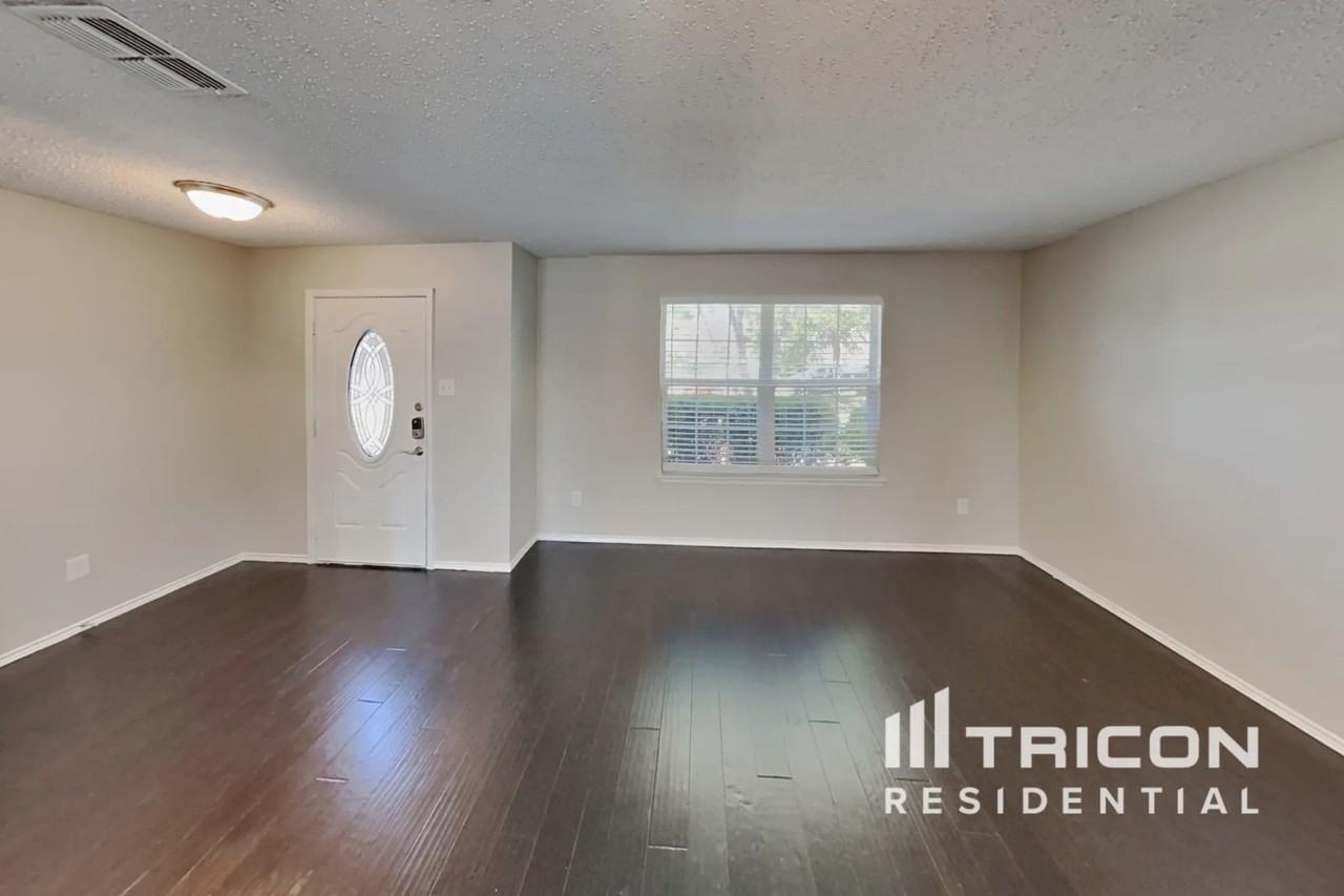 4944 Madyson Ridge Dr - Photo 2 of 16