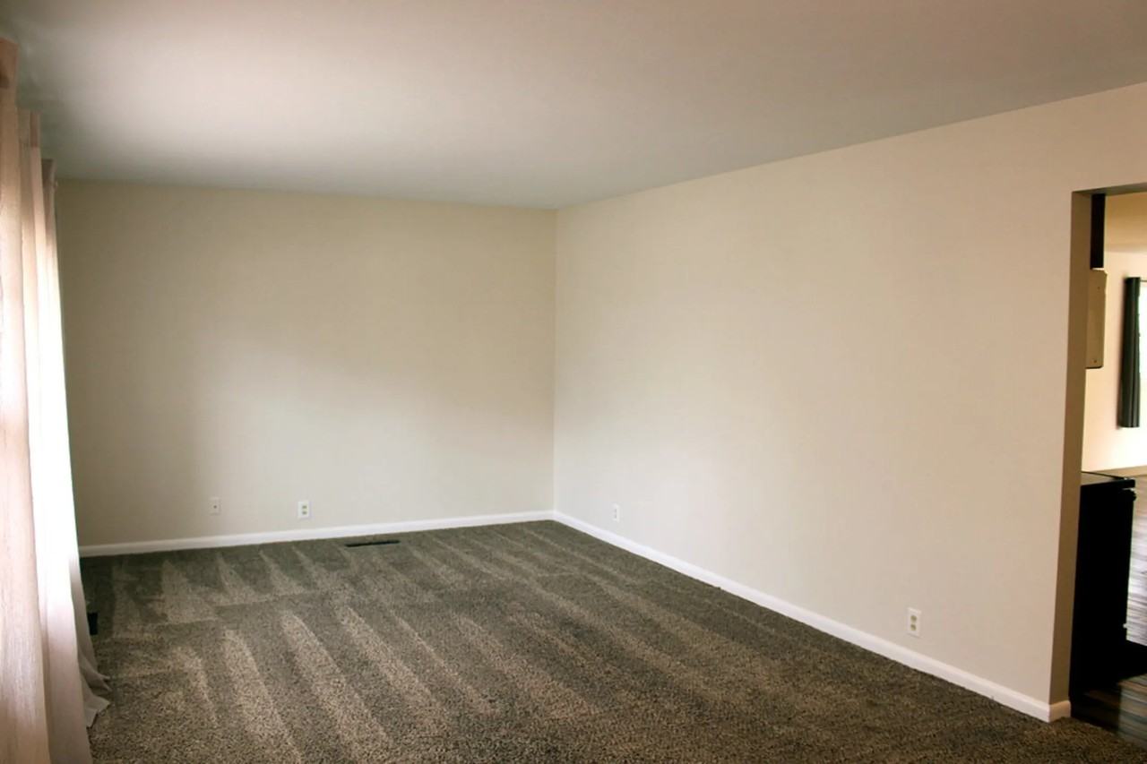 1700 S Whitcomb St - Photo 2 of 12