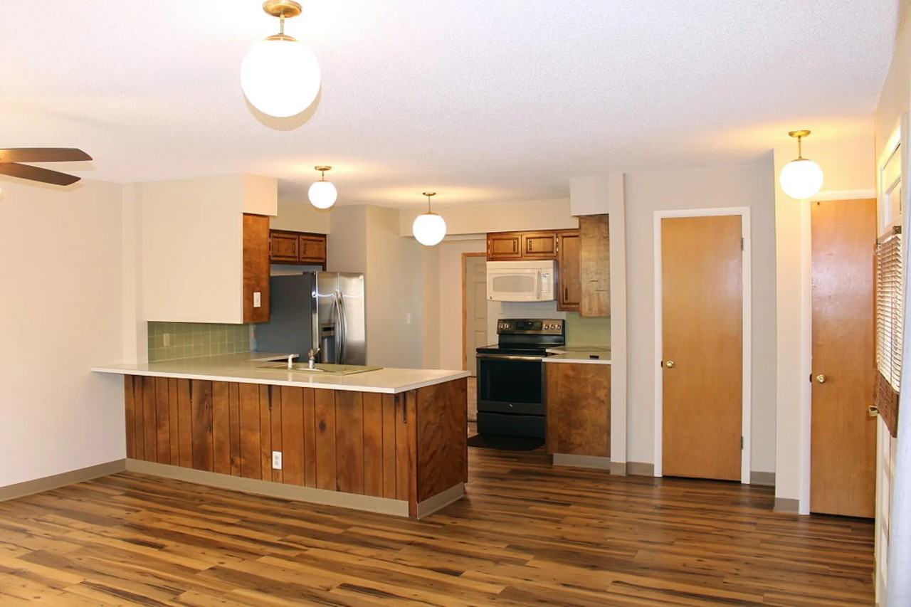 1700 S Whitcomb St - Photo 3 of 12