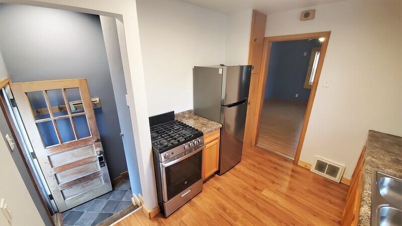 1679 29th St Ne - Photo 6 of 17