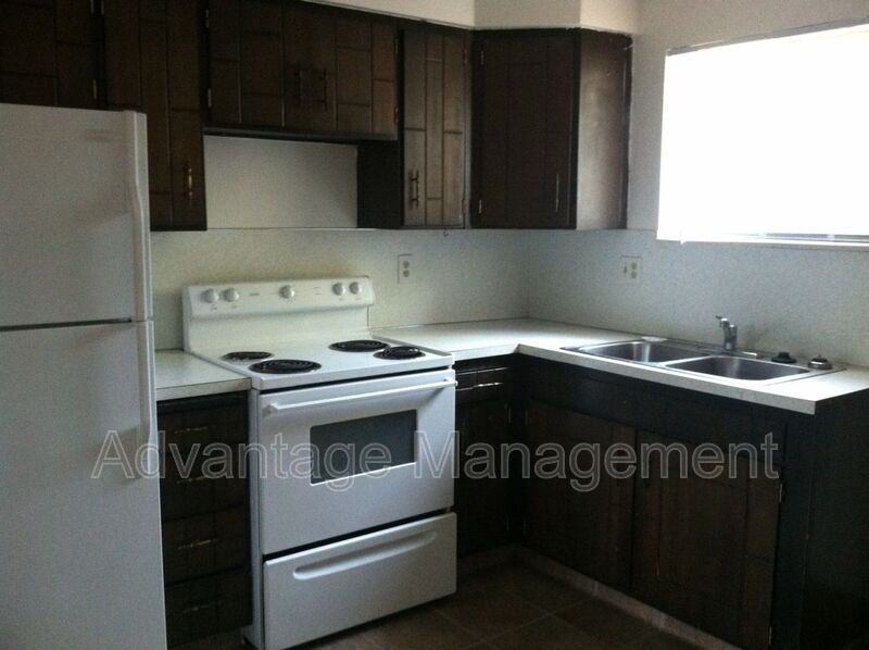 197 Starcrest Dr - Photo 3 of 5