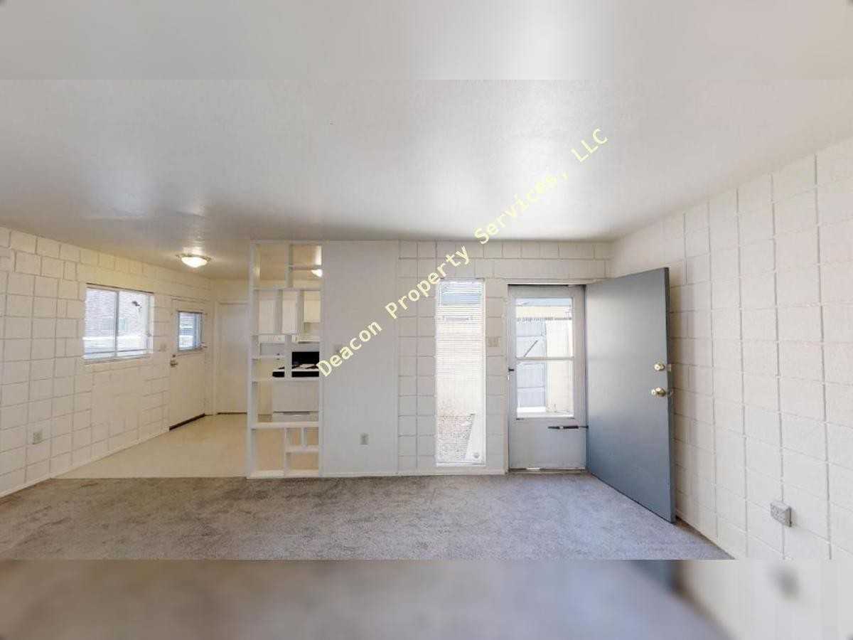 1208 Ortiz Dr Se #F - Photo 4 of 12