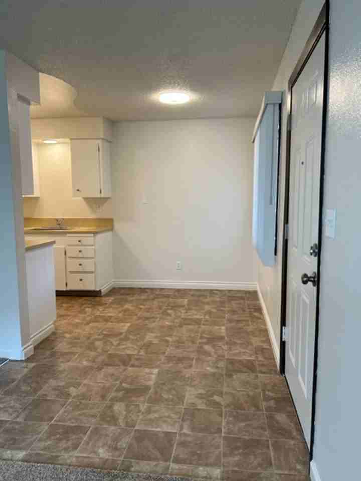 1 and 2 bedroom apartments near Clark College!! - Photo 3 of 22