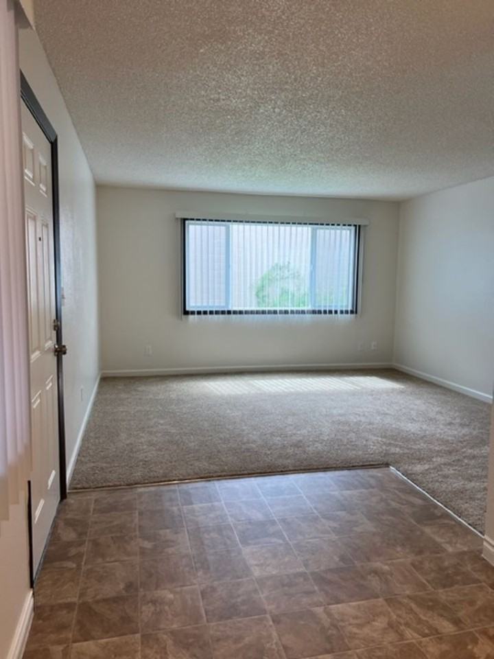 1 and 2 bedroom apartments near Clark College!! - Photo 4 of 12