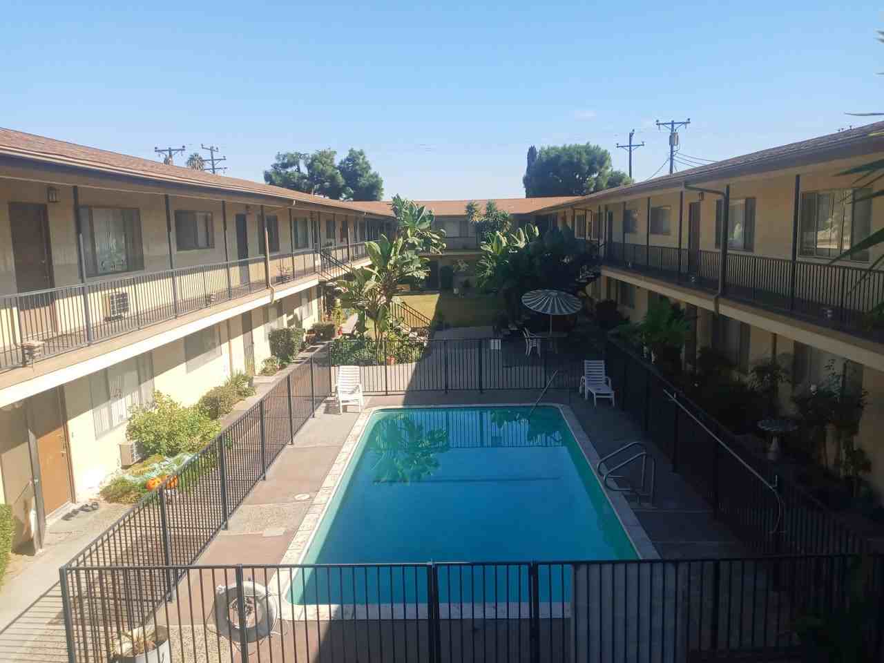 053 - Rosemont Apartments - Photo 2 of 4