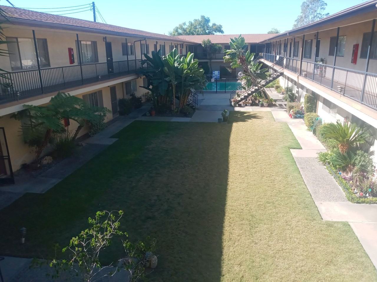 053 - Rosemont Apartments - Photo 3 of 4