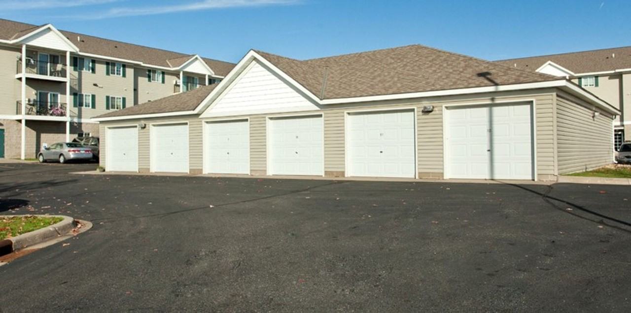 Eagle Pointe (2550 Voyageur) - Photo 2 of 11