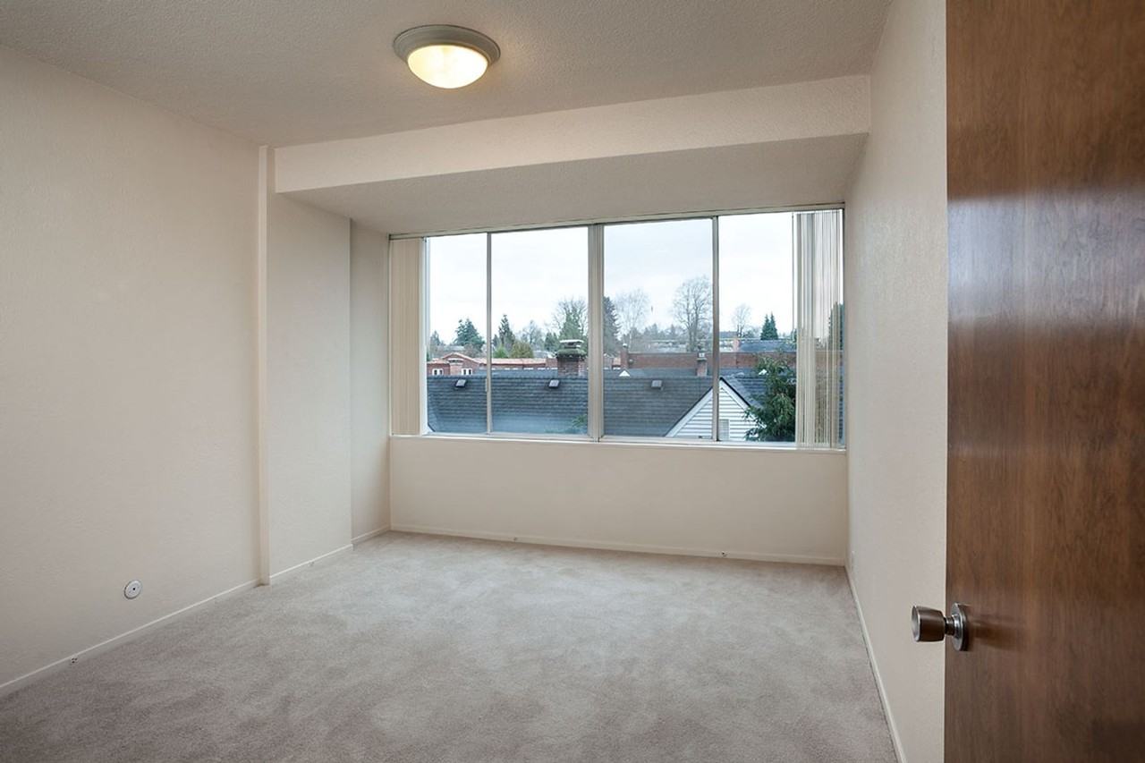 Hollywood Towne House Apartments - Photo 7 of 50