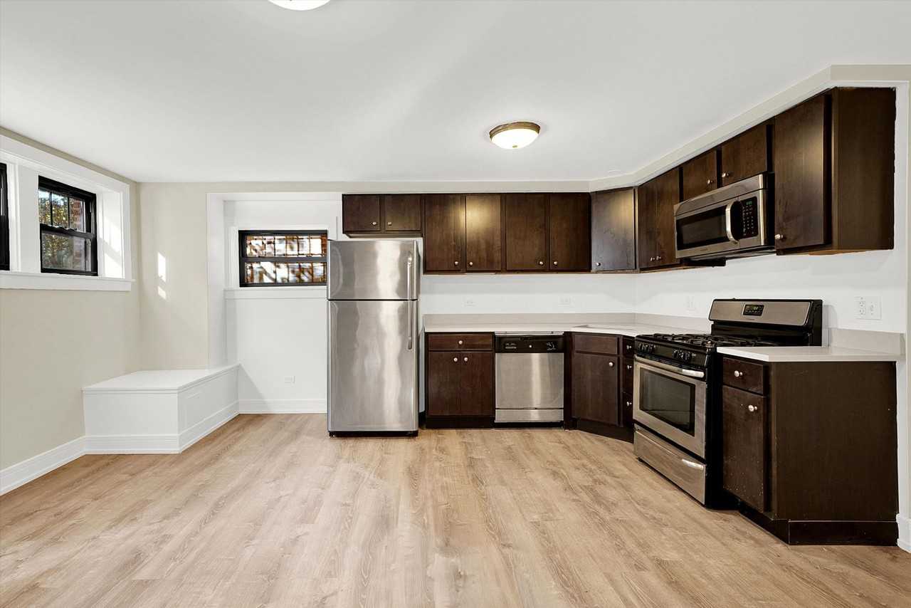 2516 N. Kedzie LP - Photo 4 of 21