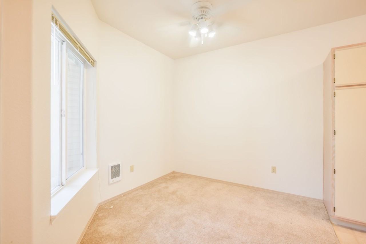 808 Pool Street - Photo 5 of 25