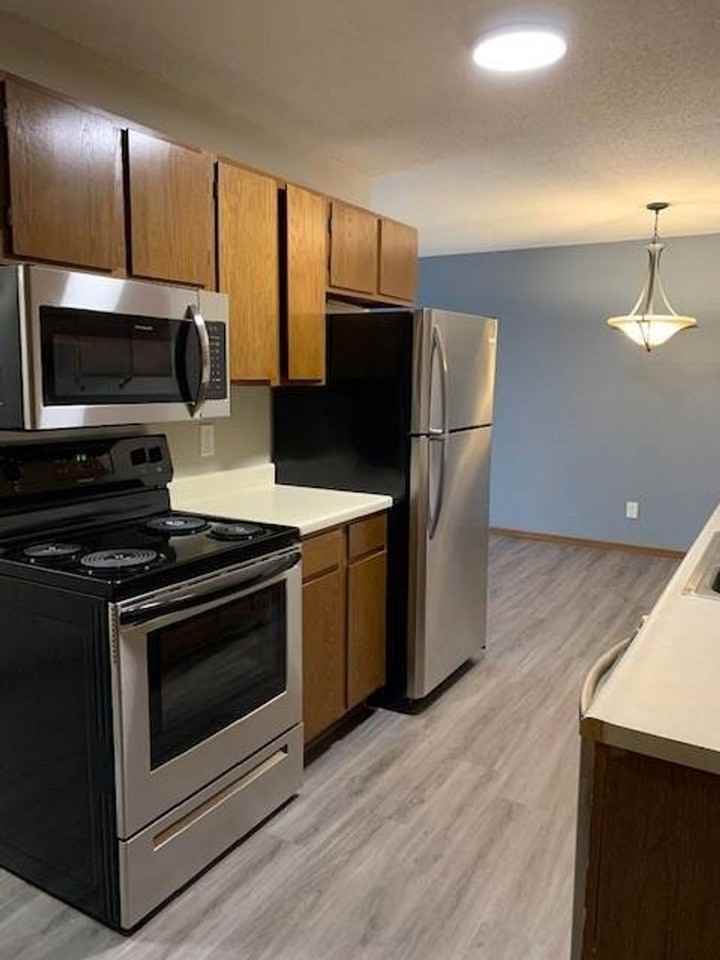 241 Railroad Ave - Photo 2 of 18