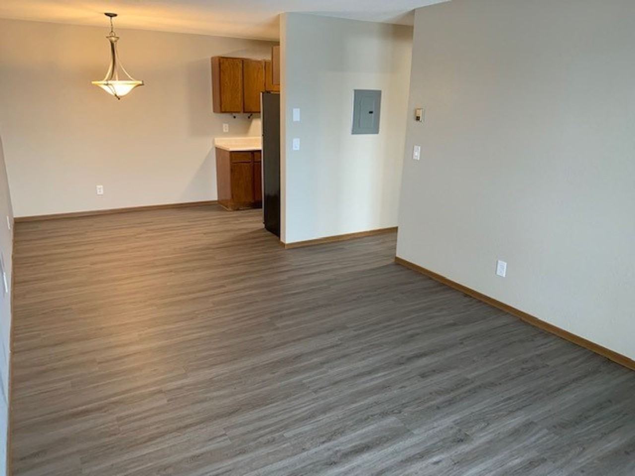 241 Railroad Ave - Photo 3 of 18