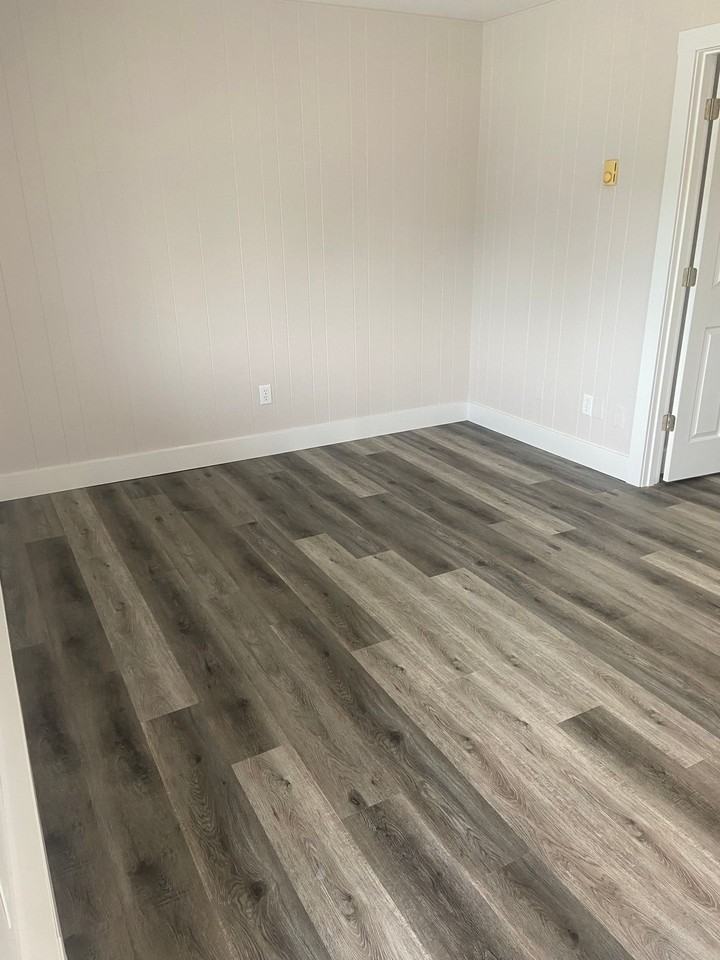 409 E 10th St - Photo 3 of 15