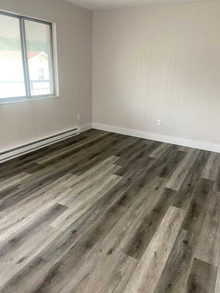 409 E 10th St - Photo 4 of 15