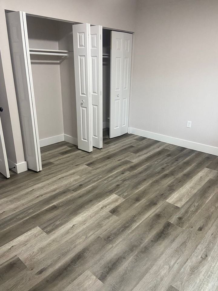 409 E 10th St - Photo 6 of 15