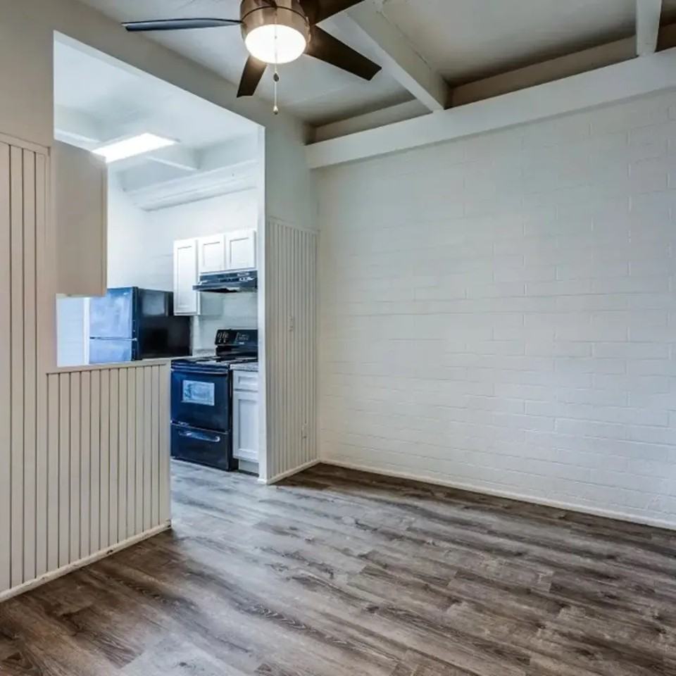 Large 2 bedroom apartments, single story, washer and dryer in units! - Photo 3 of 5