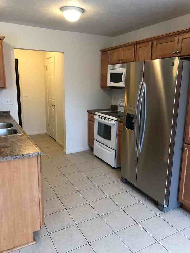 Kings Crossing Townhomes - Photo 4 of 16