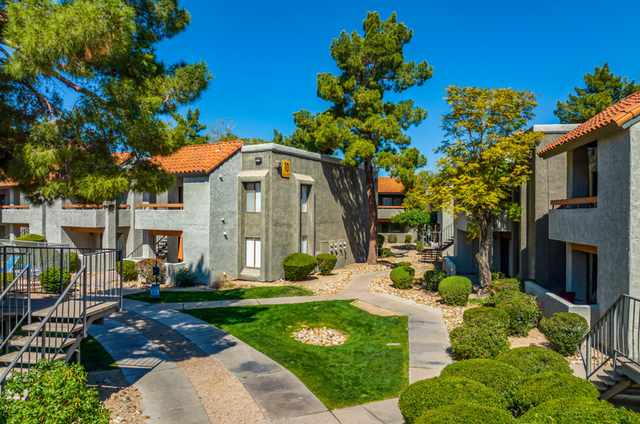 8530 N. 22nd Ave. - Photo 5 of 24